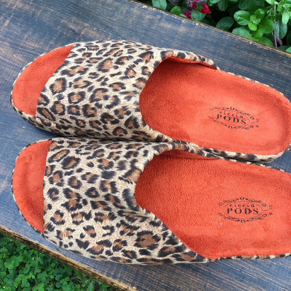 Cicciabella Leopard Pods -size Large 9/10